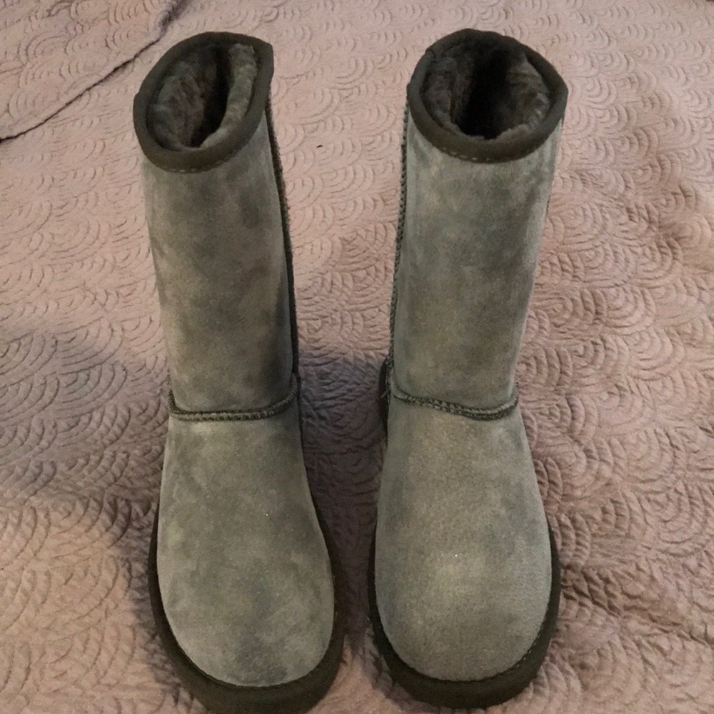 Lamo Grey Boots